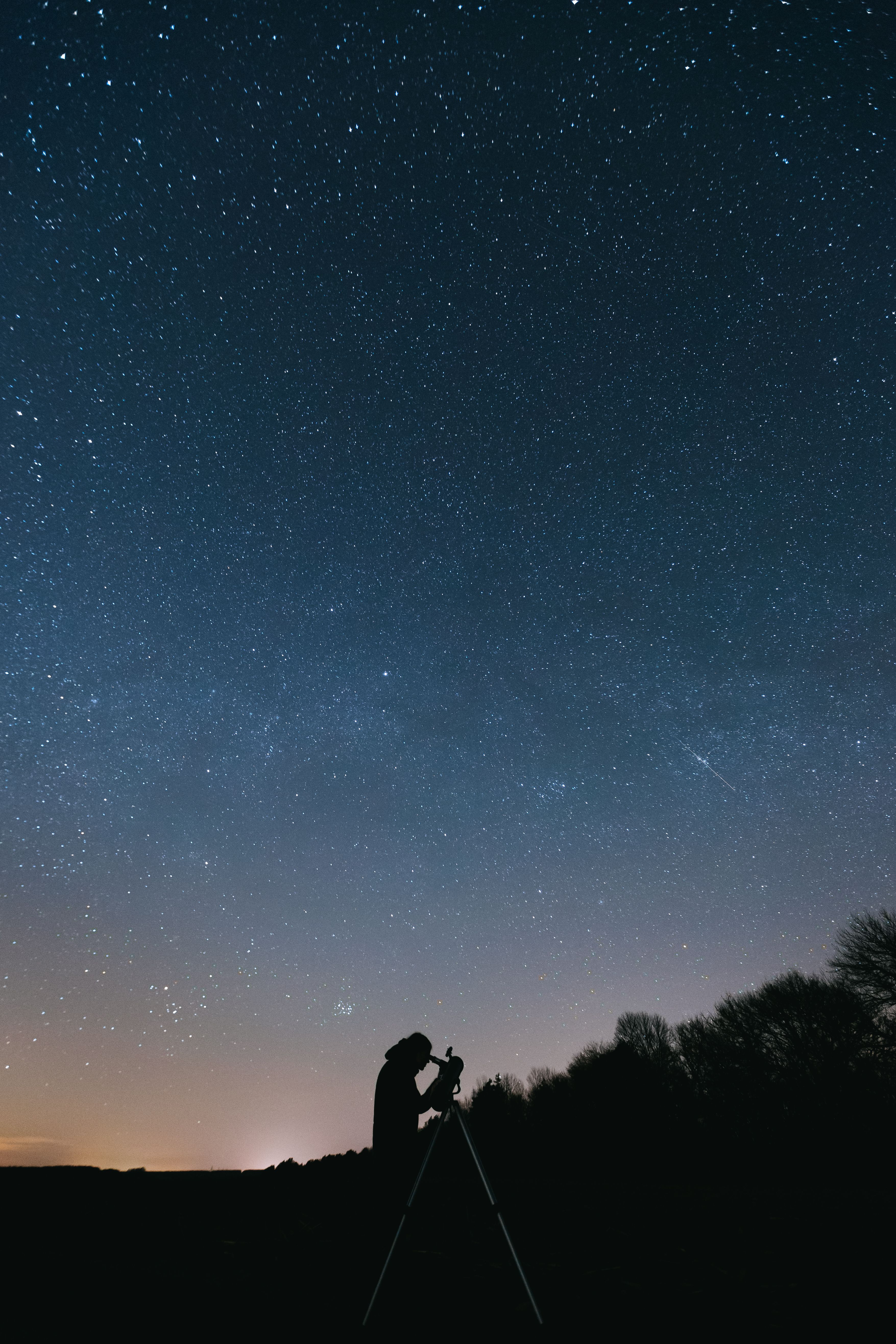 Sternenhimmel mit Teleskop